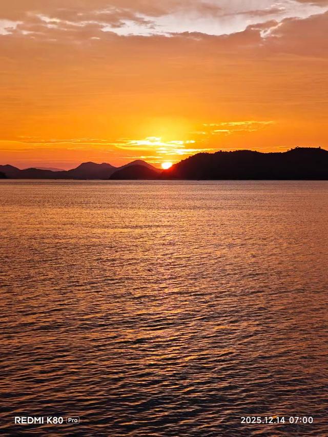 到沙头角看海上日出