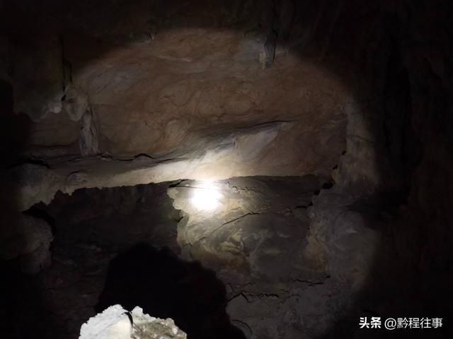 寻找一个最为艰难的躲匪洞，我难到达，土匪也难以到达