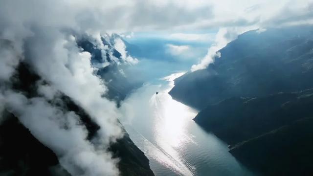 长江边上最魔幻的山城,重庆市区出发2小时直达,烤鱼火了六千年