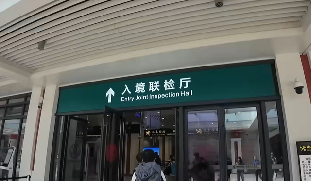 爱尔兰情侣带着偏见来中国旅游，结果不到二十四小时就被打脸三次