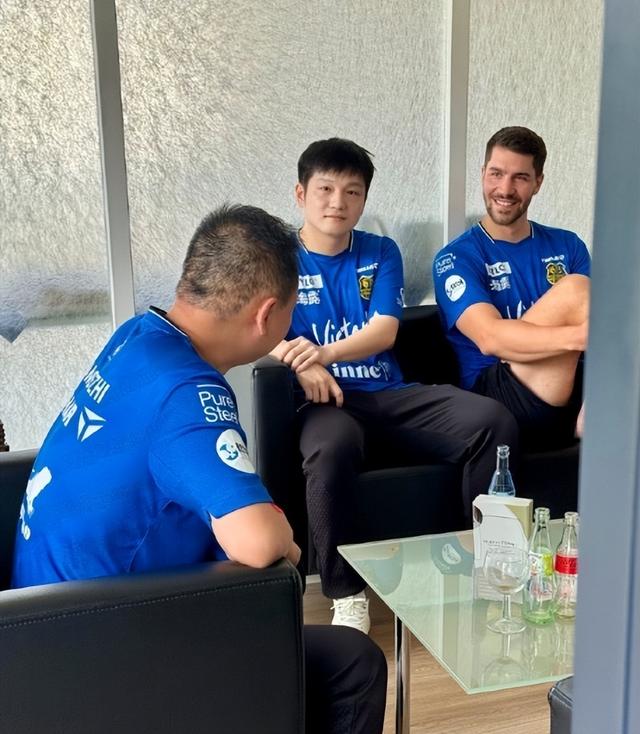 外媒对樊振东的称呼变了，四字之差释放强烈信号，马龙的话再应验