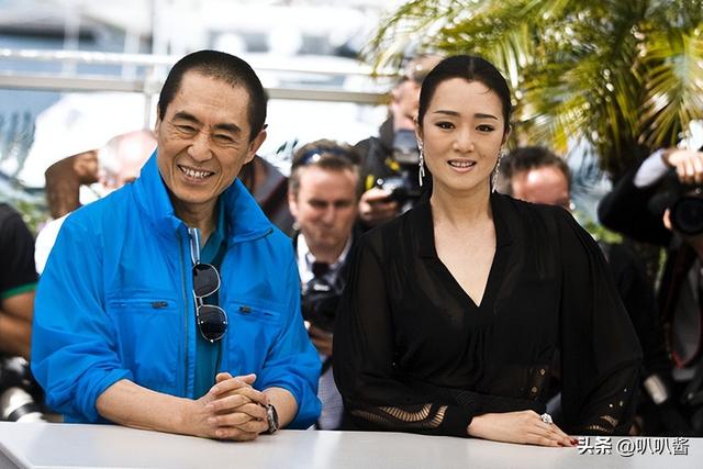 分手30年，被法国老公7字评价的巩俐，活成张艺谋高攀不起的存在