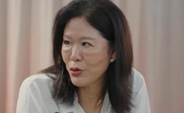 面相变了，从"铁榔头"变成"整容狂"，64岁的郎平为自己的行为买单