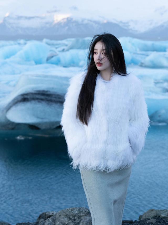 山东潍坊一校花美出圈了，五官精致，倾国倾城，美得让人移不开眼