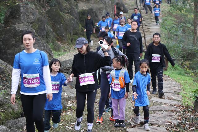 2025鹿门山登山挑战赛启幕 1536名越野爱好者用脚步丈量诗韵鹿门