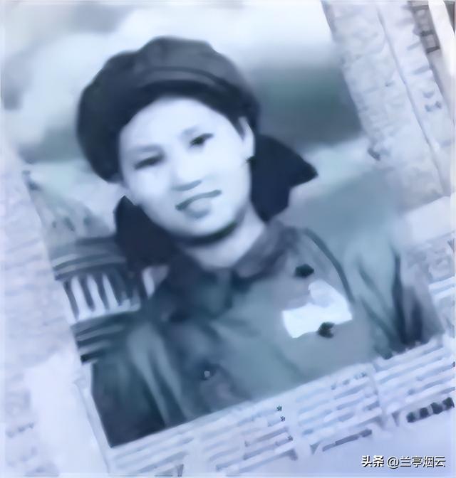 她23岁为国牺牲，初恋为其守墓终生未娶，弟弟苦寻64年在墓地恸哭
