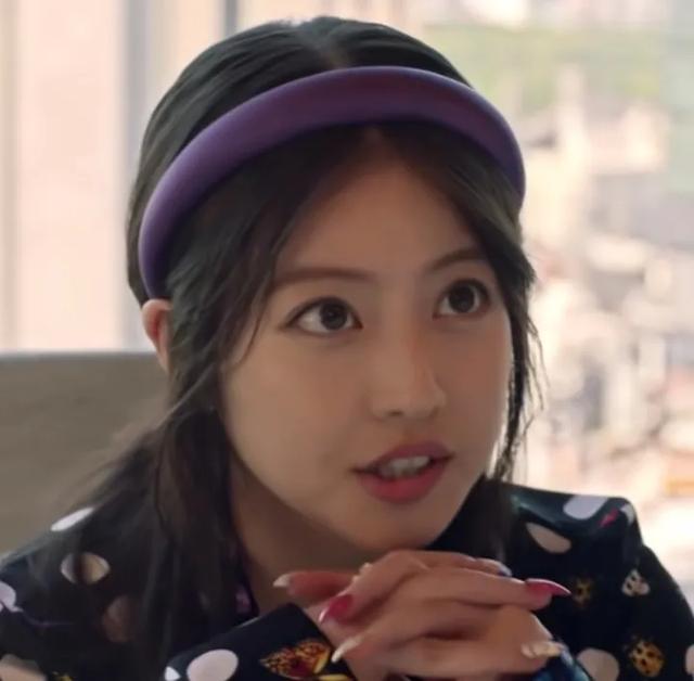 搞不懂为啥那么多人说她好看，明明大小眼那么严重