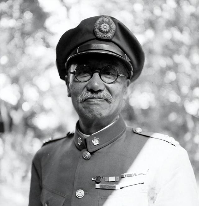 阎锡山到台北后，命人在郊外建了一座石窑洞，非蒋介石召见不进城