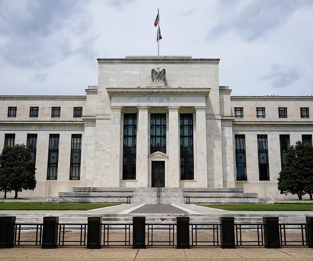 不玩了	，中国继续抛售美债！特朗普政府已通知中方，一个不变