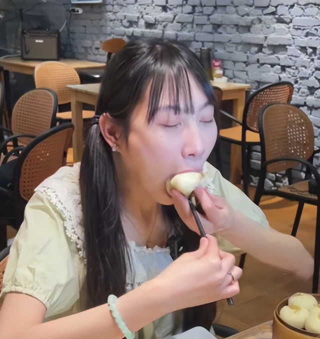 “女吃播三巨头”现状：脸像骷髅、切除味觉神经，有人遗嘱已立好