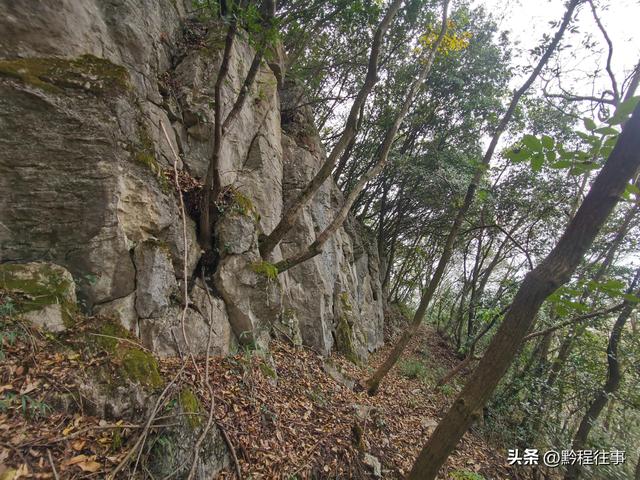 寻找一个最为艰难的躲匪洞，我难到达，土匪也难以到达