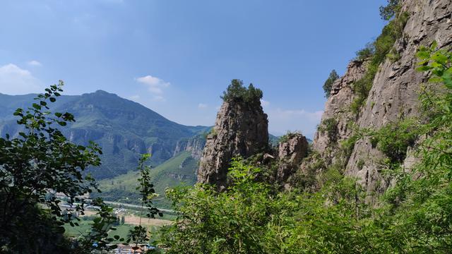 山西太行山中藏着一只天眼，当地人称老雕窝，驴友叫它天门洞