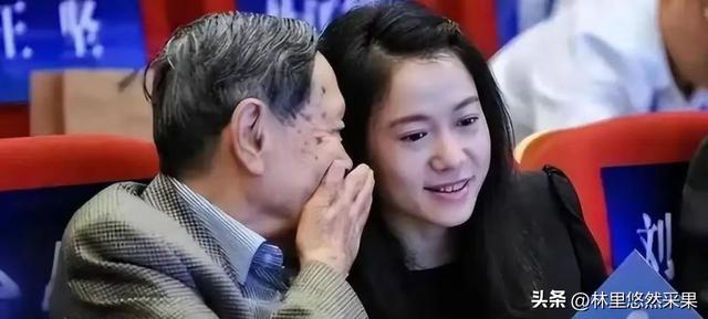 103岁杨振宁身体出奇硬朗，妻子翁帆无意说漏嘴：他提出3大要求！