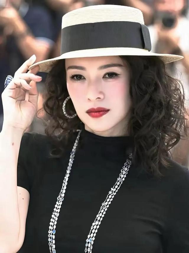 “牡丹花下死，做鬼也风流”！这一次，谁也救不了54岁的汪峰