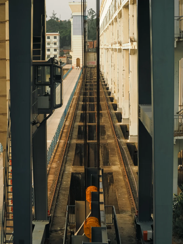 去了四川小香港，走高圆圆的路，被这座老城甜到了