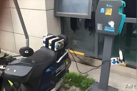 电动车充满电要几个小时？绿灯亮后用不用拔？告诉你正确充电方法图片