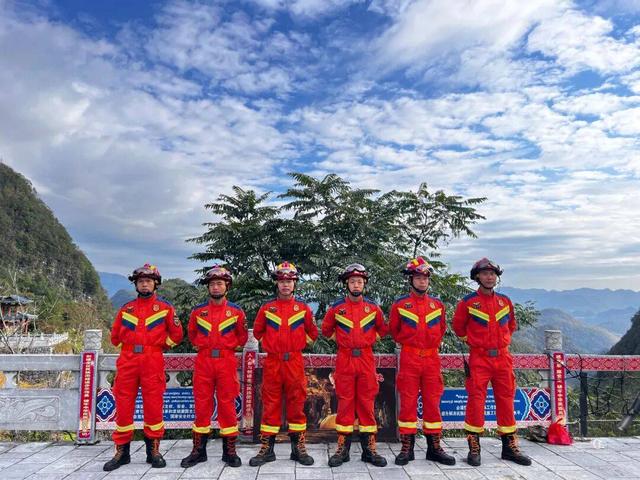 “迎文化旅游大会·赴天坑之约”徒步广西（百色乐业站）活动圆满收官