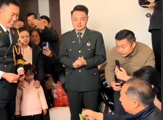 张自轩婚礼曝光！新娘强势	、拒他两次亲密动作，岳父现场送车和卡