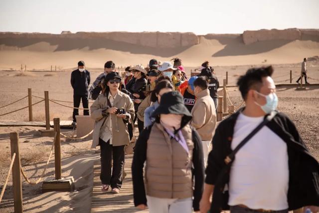 额济纳旅游市场持续升温!各景点人气火爆~