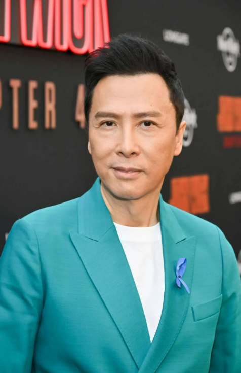 谢霆锋也没想到，张柏芝会因阅兵当天的一特殊举动，实现口碑暴增
