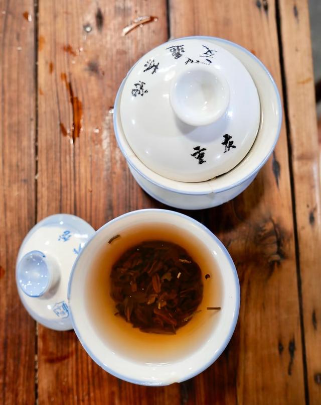 我是陕西人，刚陪成都朋友逛完渝蓉，这几处差异和感受想说说。