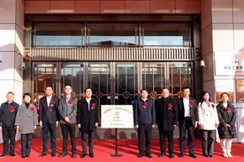 江西省首家赣金防非服务站——工商银行南昌红谷滩支行服务站揭牌仪式顺利举行图片