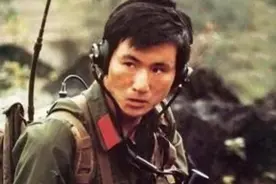 一等功臣杨启良：坚守阵地4个小时，消灭敌人18个，大喊向我开炮图片