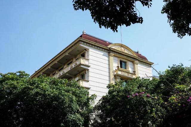 不走寻常路的国际化县城，关心一日三餐，更关心咖啡和汇率