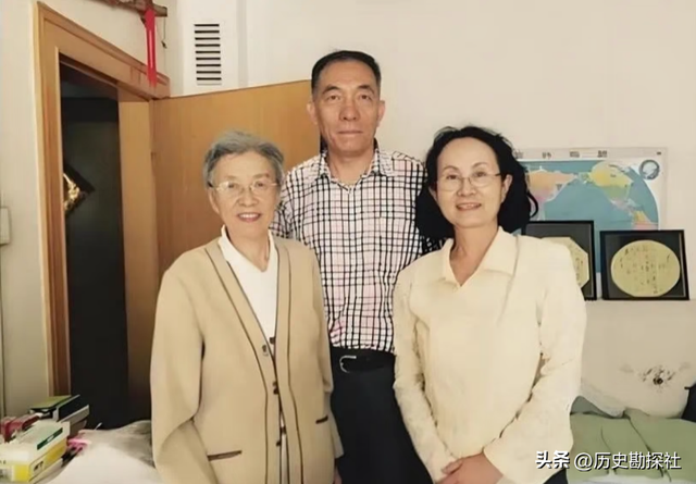 毛主席的机要秘书谢静宜有多美？长相清纯可爱	，当过北京市委书记