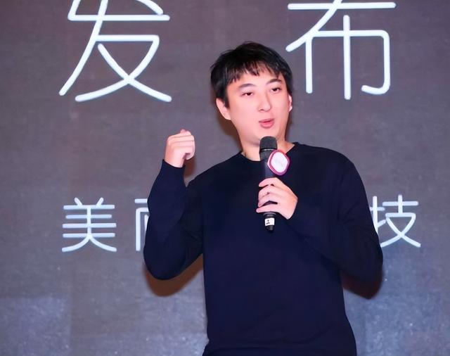挥霍无度、风流成性，71岁的王健林，惨遭亲儿子王思聪的“反噬”