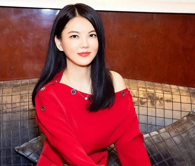 李湘不忍了！公开坦白和释永信的真实关系，亲吻照终于真相大白