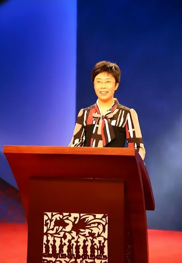 北大才女蒙曼50岁仍未婚，被问最想嫁给谁，她的回答却出人意料