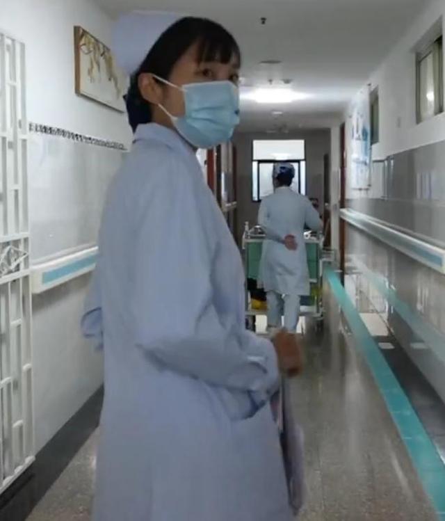 张水华辞职后携老公直播秀恩爱	，称白岩松是自己恩人，跟前同事相处得很好，辞职前有编制	，暂时无带货计划