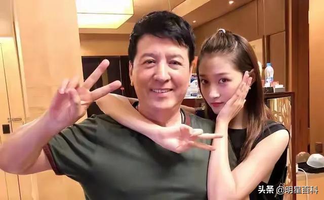 原来他们是父女，藏得真够深的！父亲是老戏骨，女儿也是好演员