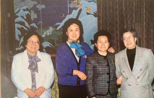 “坚持计划生育一百年不动摇”的彭佩云逝世，她父亲的人生更传奇