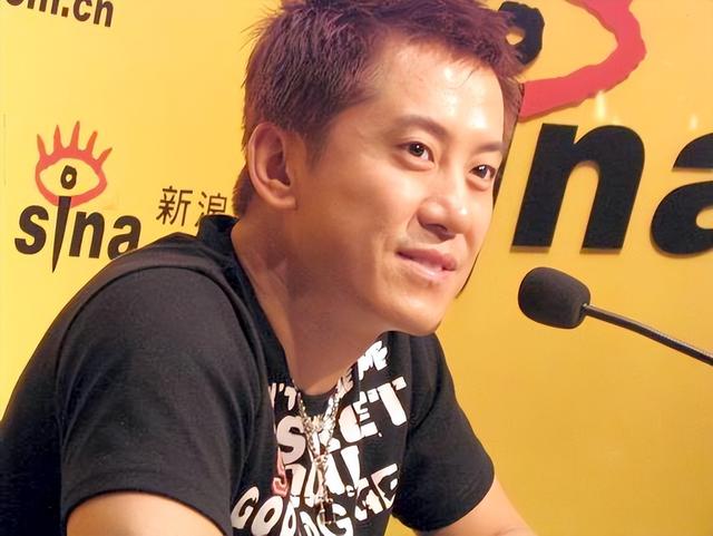 他8次上春晚，作死被捕入狱，如今56岁无人问津，沦落到四处走穴