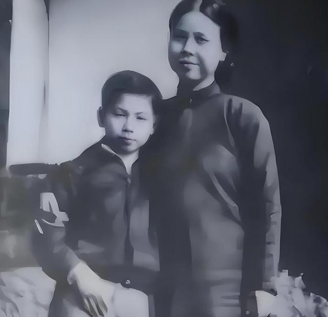 原国务院总理李鹏坦言：外界传闻我是周恩来养子的说法，并不确切