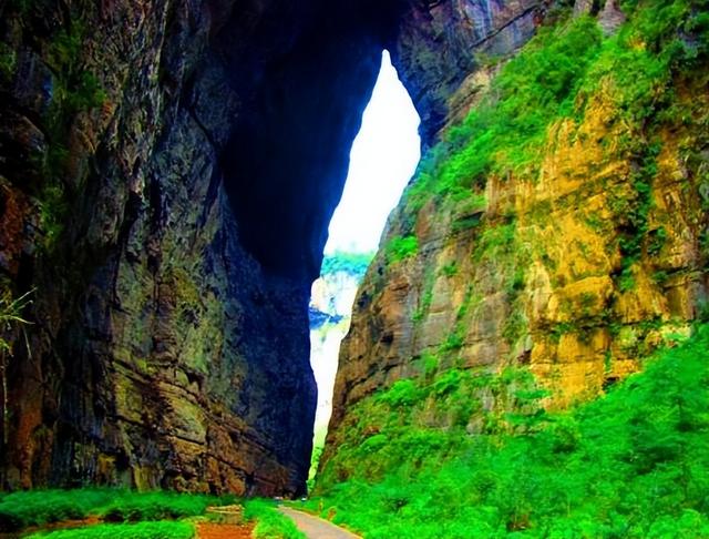 重庆旅游：难忘探寻武隆天坑的神奇（图）