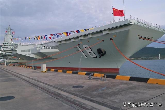 福建舰正式入列，双航母南海亮剑，美媒：与西方海军冲突在所难免
