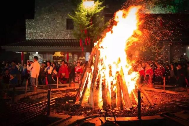 奔赴南宝山羌年庆典，邂逅“云上民族”的千年浪漫