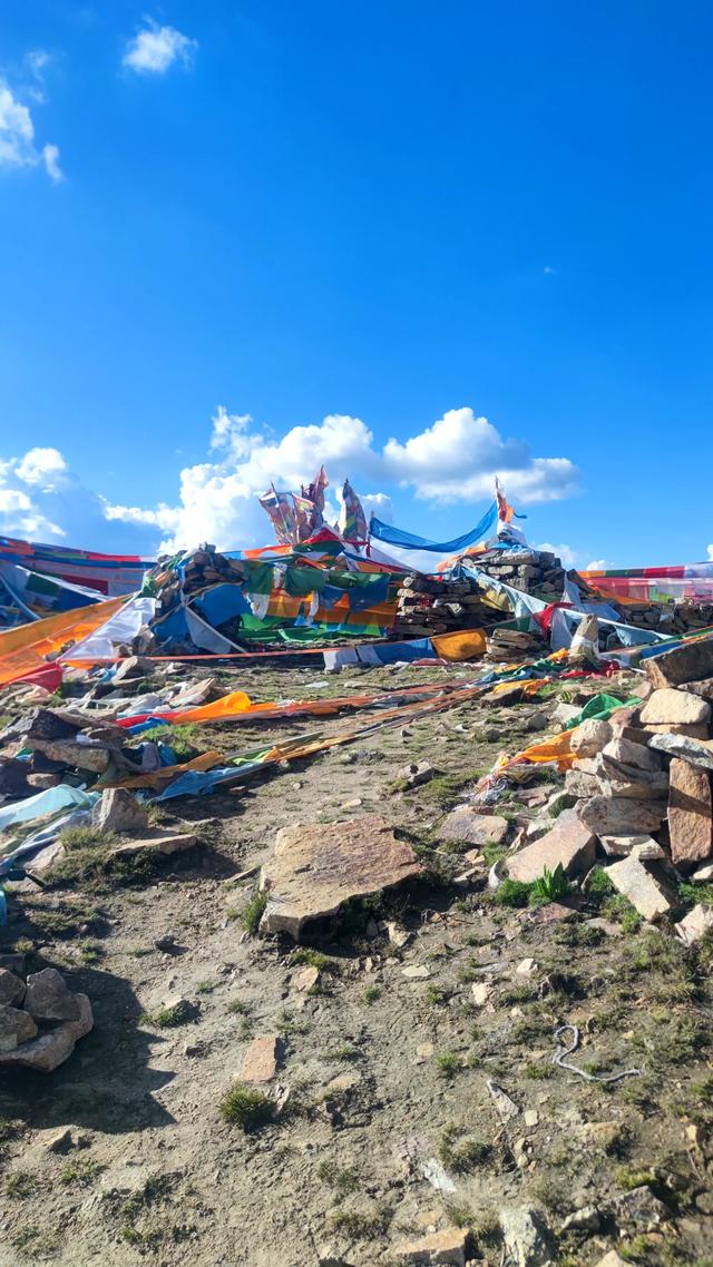 爬拉萨哲蚌寺后山，从海拔3600米到山顶5300米，上下20公里