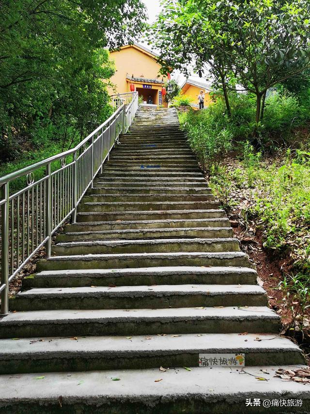 行走自贡：探访富顺东山寺