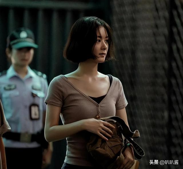 和赵德胤恋情真相大白半年，央视3天2次点名赵丽颖，冯绍峰没说错