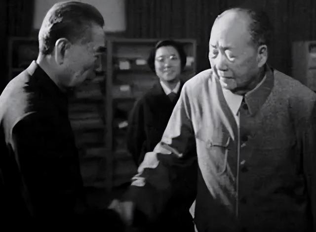 1975年陈锡联探望周恩来，周恩来忍痛哭诉道：不是我要关温玉成的