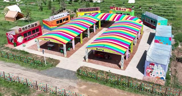 明长城 游乐场 露营……旅游公路已经到这种程度了吗