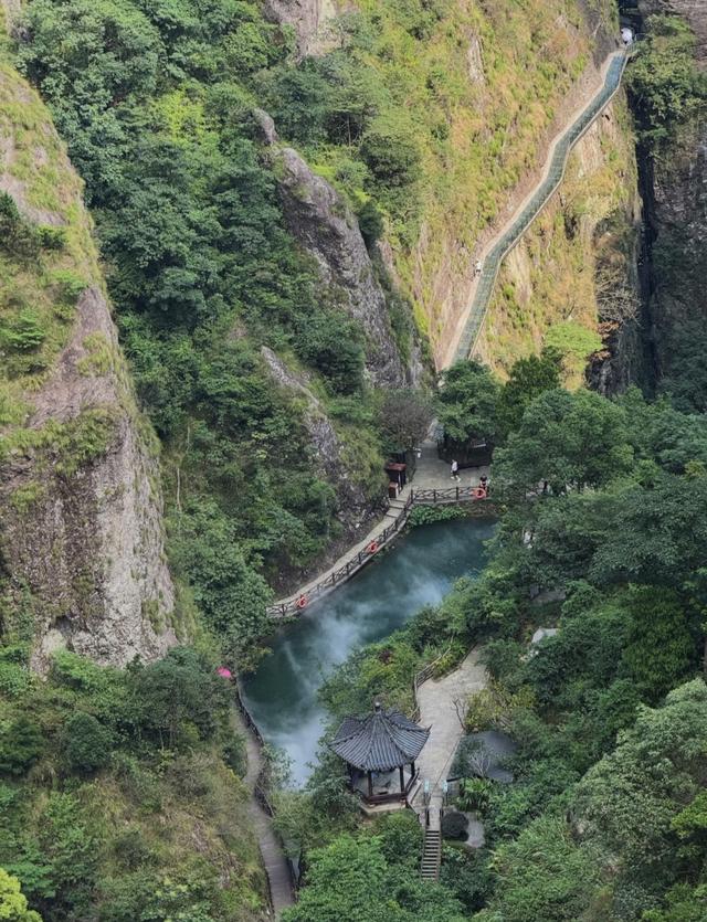 刚从温州回来，毫不夸张的说：未来最有闯劲的城市肯定是温州
