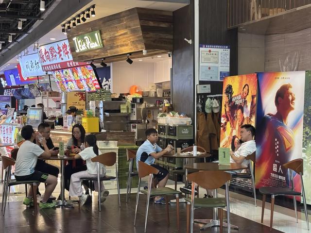 南明区：观影热潮持续升温 文化消费活力彰显