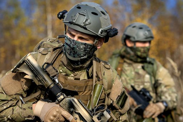 东亚局势紧张，俄军舰突然开进千岛群岛，也想对日本动手？