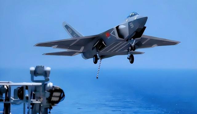 歼-35还是有点小？国产航母突破12万吨指日可待，歼-36能上舰么？
