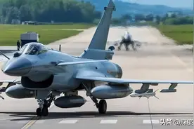 随时开打？印巴切断交通线，印度航母出港：巴铁歼10战机准备迎战图片